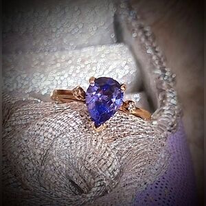 ELEGANT Vintage 10K Gold Pear-Cut Tanzanite And Diamond Ring